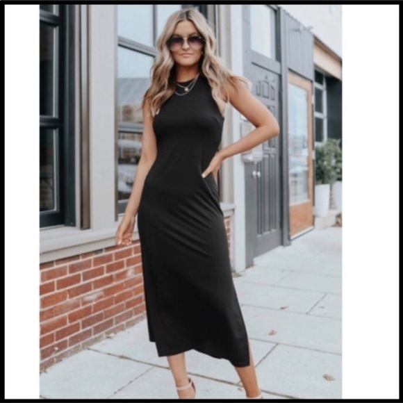 Dresses & Skirts - Black sleeveless dress